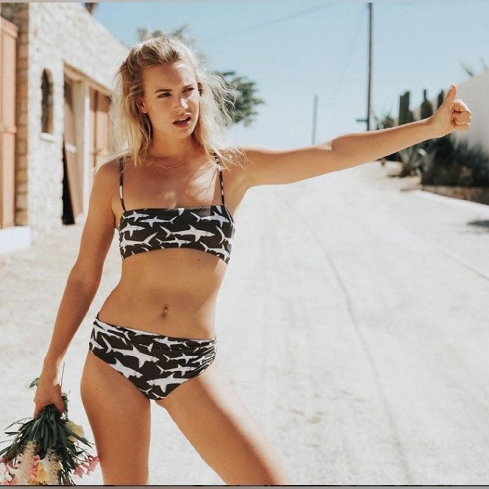 Boys+Arrows Hezeus bandeau bikini top - Shark Bait print - Small